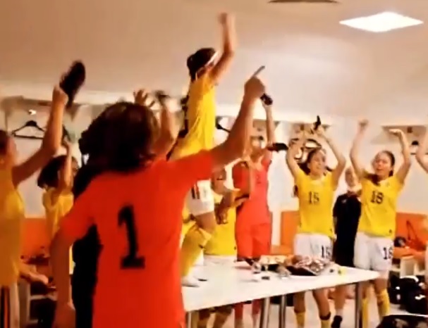 Imagini cu bucuria de nedescris din vestiarul fotbalistelor de la naționala U17 a României!