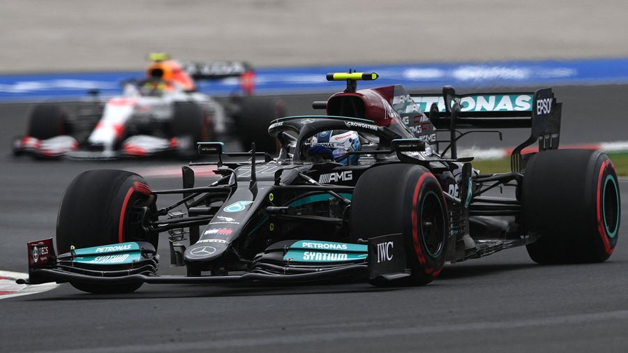 Bottas va pleca din pole position în Marele Premiu al Turciei. Hamilton a fost cel mai rapid în calificări, dar a fost penalizat