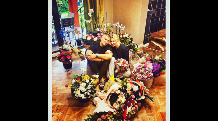 Andra Teodorescu a primit foarte multe flori la nunta cu Daniel Pancu, dar a vrut să împărtășească momentul și cu fanii / Foto: @andra__teodorescu