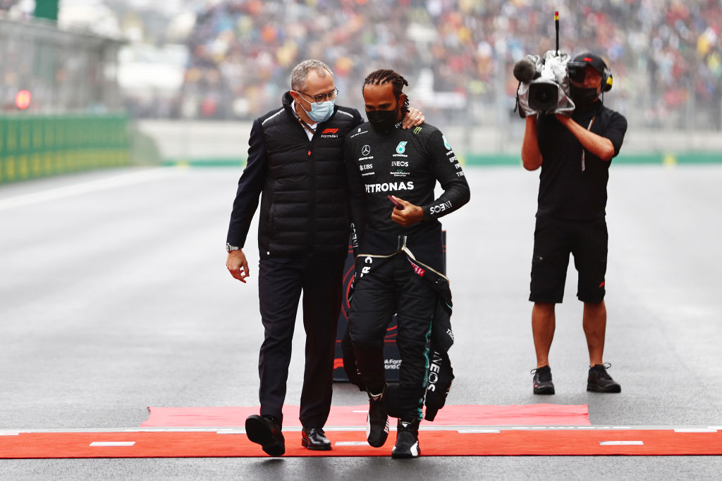 ”Lăsați-mă în pace!” Lewis Hamilton s-a enervat pe propria sa echipă după ce a fost chemat la boxe pe finalul cursei