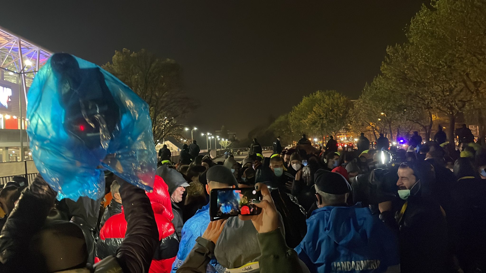 Sute de persoane, blocate la intrarea în stadion la România - Armenia! Probleme și scandări anti-FRF în Ghencea