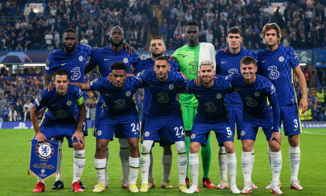 London, UK. 14th Sep, 2021. Chelsea pre match team photo (back row l-r) Antonio Rudiger, Romelu Lukaku, Mateo Kovacic, Goalkeeper Edouard Mendy, Andreas Christensen &amp; Marcos Alonso (front row l-r) Cesar Azpilicueta, Reece James, Hakim Ziyech, Jorginho and