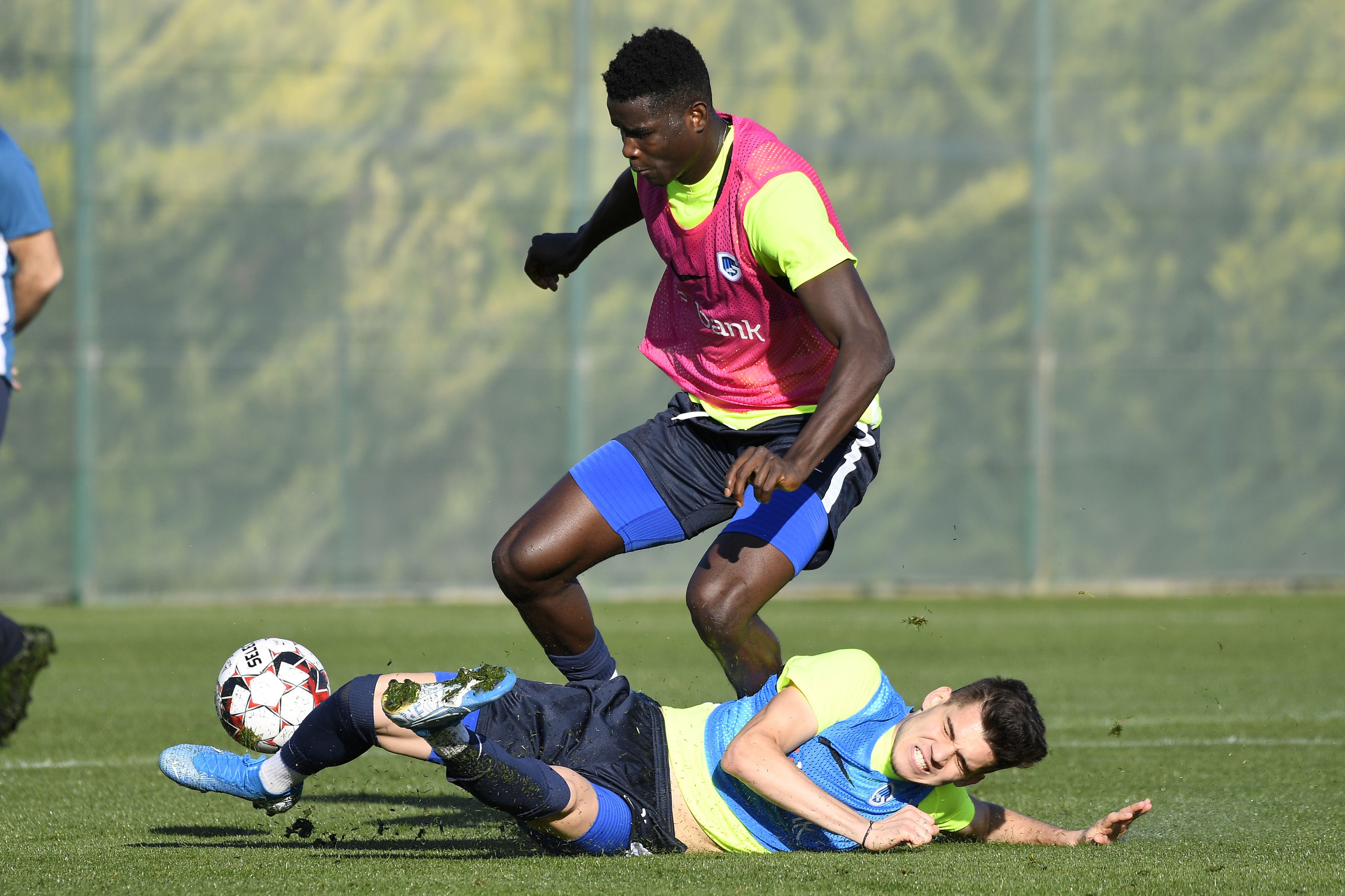 Un fost coleg al lui Ianis Hagi la Genk, dorit de Atletico Madrid! Are 2,01 metri și nu se poate opri din marcat