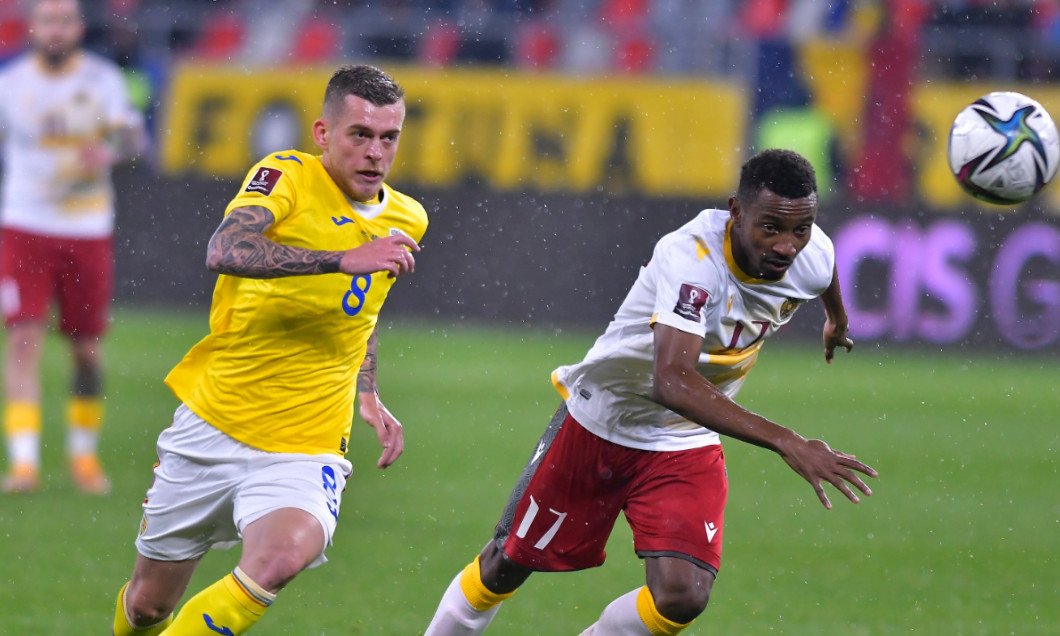 Alexandru Cicâldău, în meciul România - Armenia / Foto: Sport Pictures