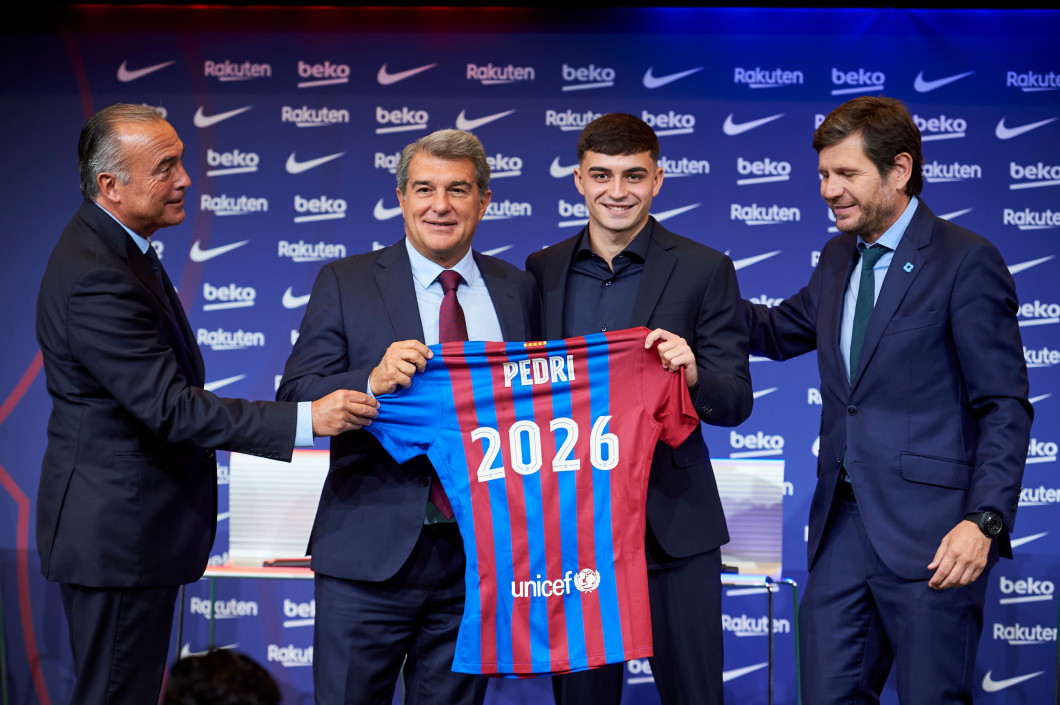 Pedri contract signature