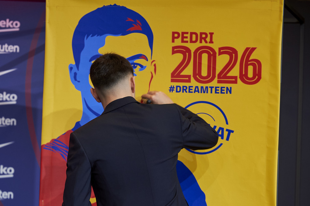 Pedri contract signature