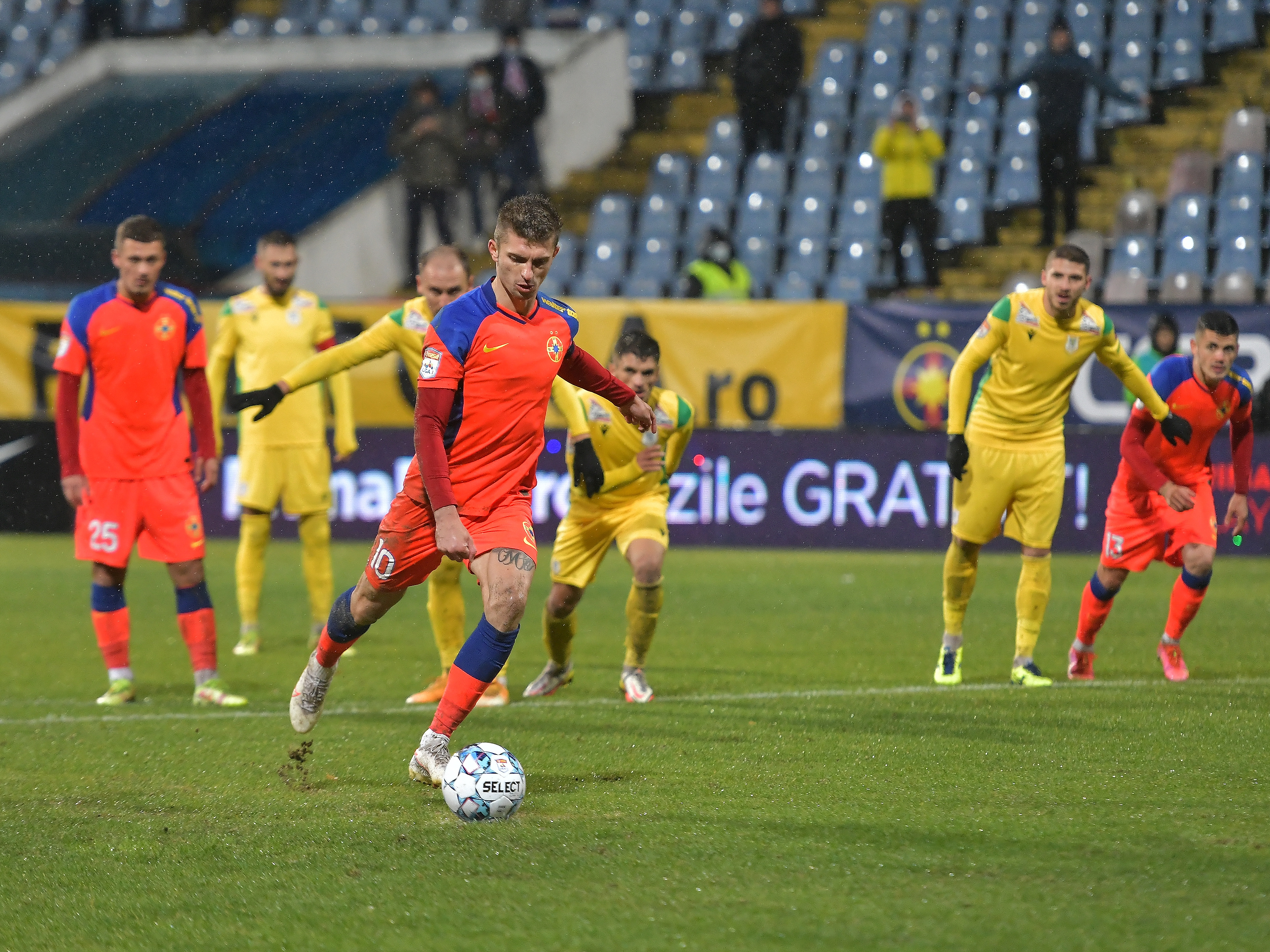 Scarlatache reclamă penalty-ul primit de FCSB în meciul cu Mioveni: Ce era să fac?