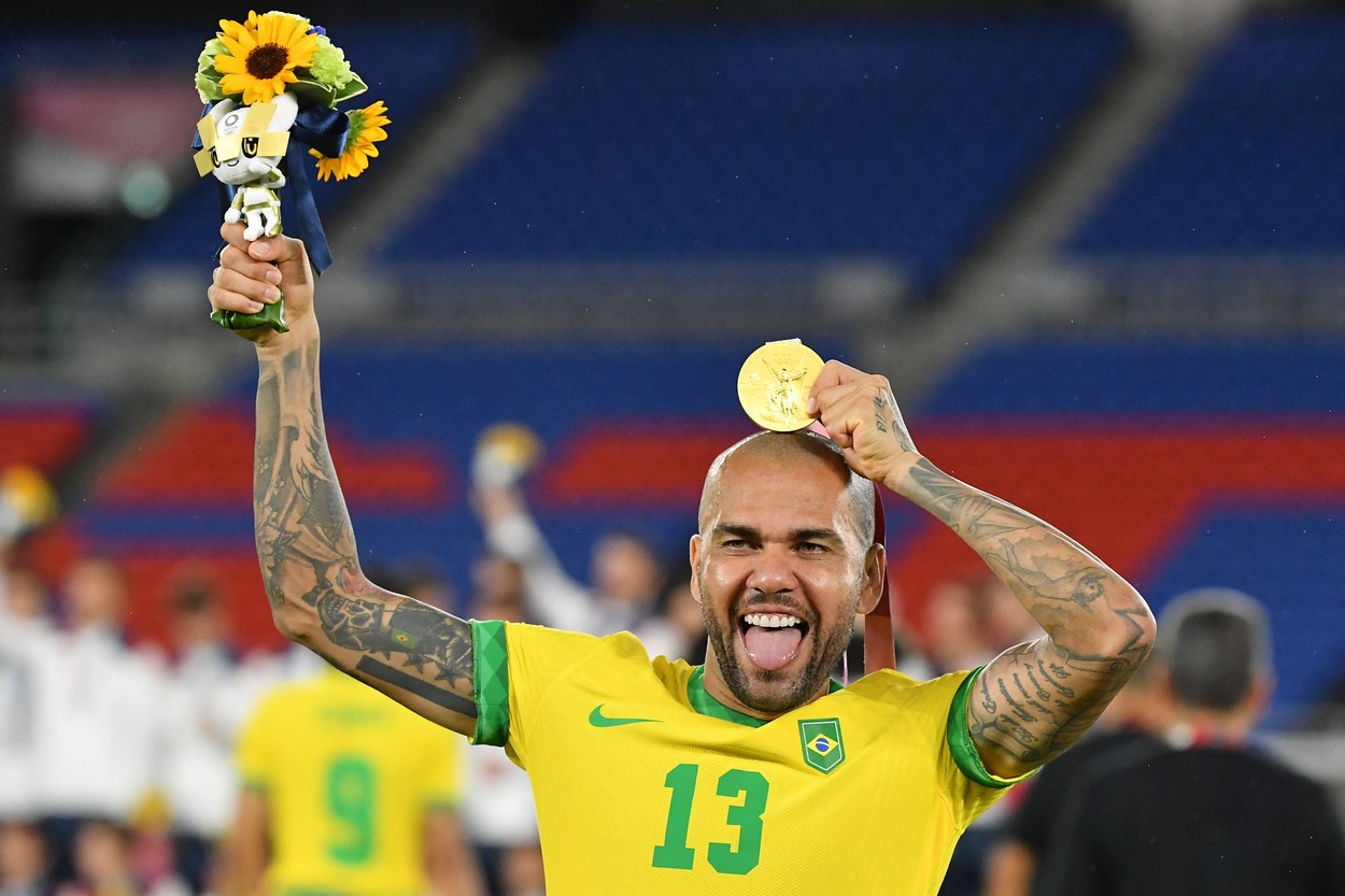 Dani Alves vrea să revină la Barcelona! Brazilianul e dispus să accepte un salariu mai mic