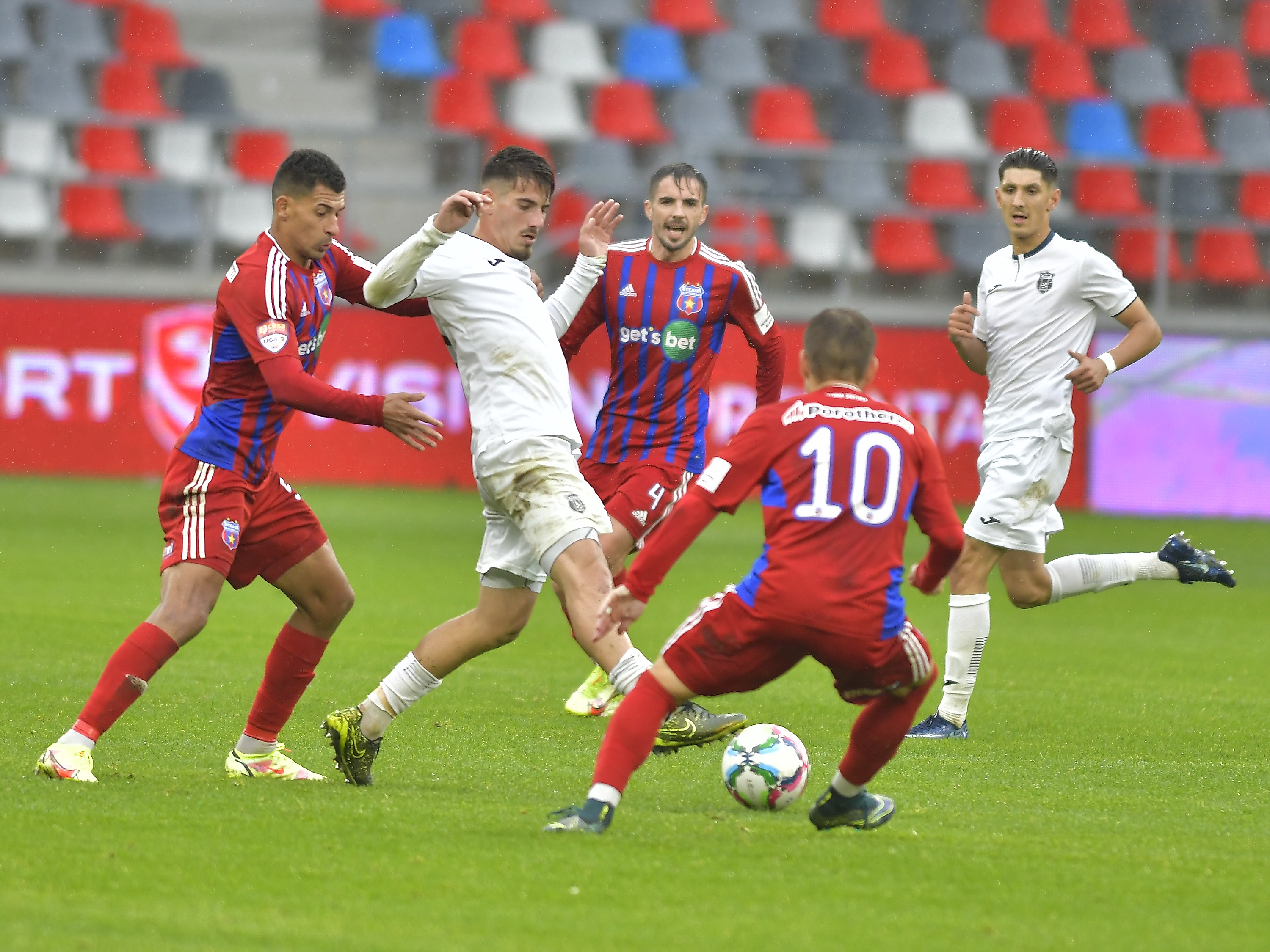 Liga 2, etapa 14 | Steaua - U Cluj, LIVE VIDEO, ora 17:00, Digi Sport 1. Petrolul, lider autoritar. Programul complet