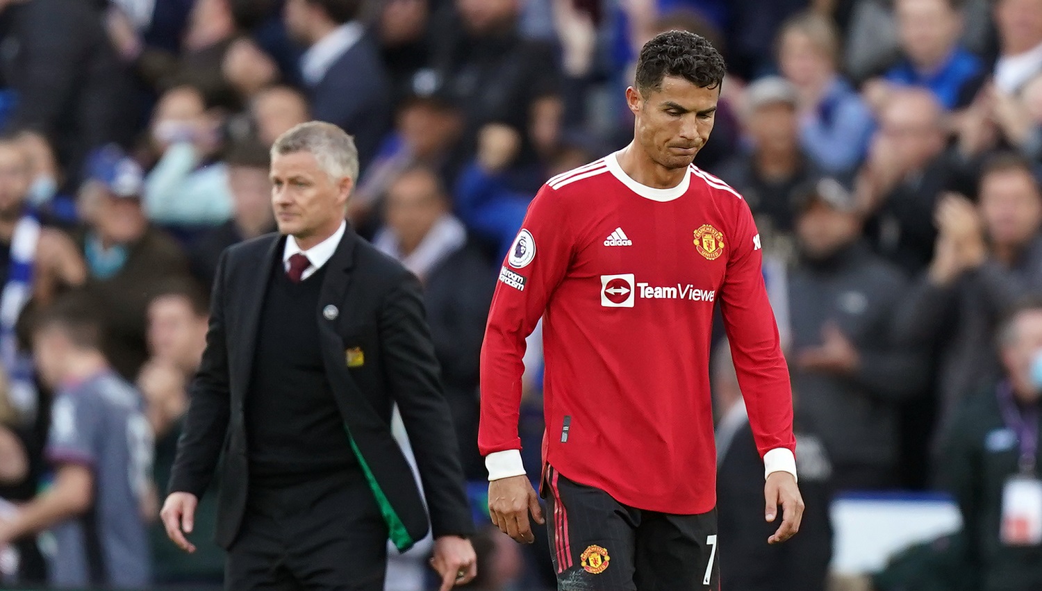 Ronaldo, la pământ: a ieșit de pe teren vorbind de unul singur. Solskjaer s-a dus după el și l-a enervat și mai tare