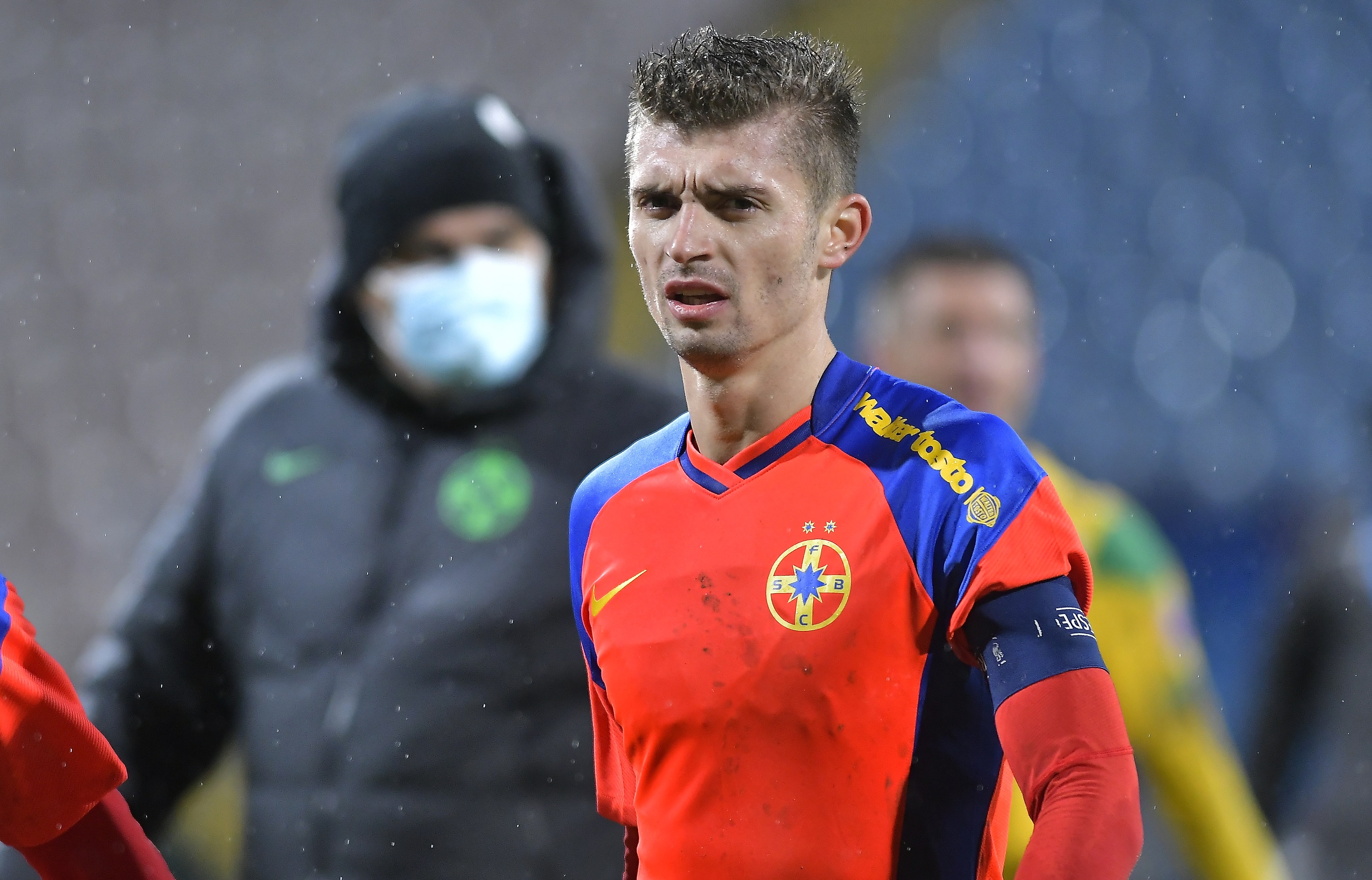 FCSB l-a pierdut din nou pe Florin Tănase: Are glezna cât pepenele galben!. Câți jucători mai are la dispoziție