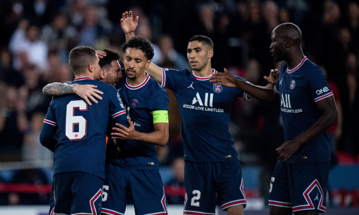 PARIS, FRANCE - OCTOBER 19: Lionel Messi of Paris Saint-Germain celebrate with Lionel Messi, Marquinhos, Achraf Hakimi, Marco Verratti, Danilo after s