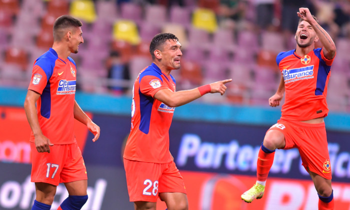 Iulian Cristea, Claudiu Keșeru și Andrei Cordea, în meciul FCSB - Academica Clinceni / Foto: Sport Pictures