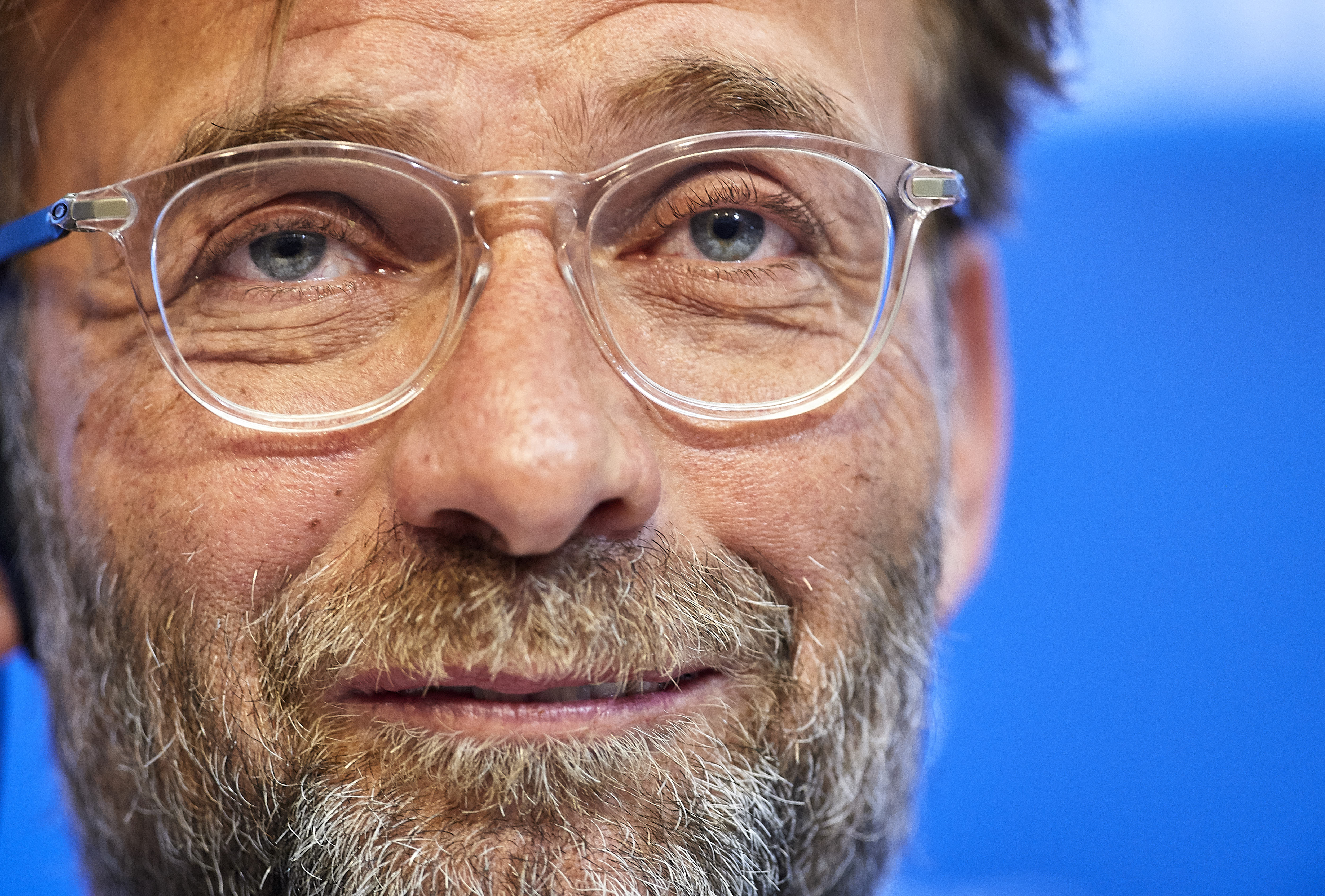 Klopp ar putea reveni la ochelarii săi faimoși după doar trei luni! Ce a început să vadă fără ei: Nu e mișto deloc!