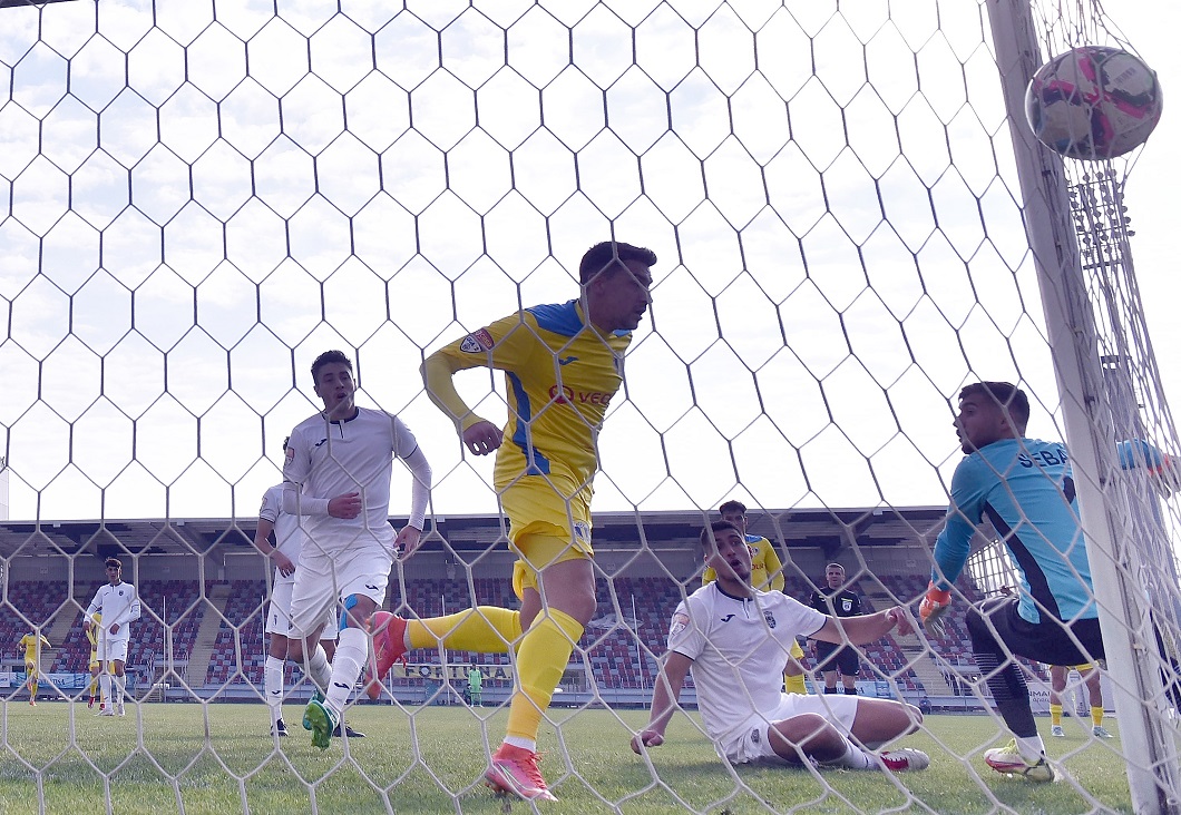 Astra - Petrolul 1-2 | Giurgiuvenii, în 10 din minutul 35: Giuroiu, acuzat de rasism! Victorie cu emoții