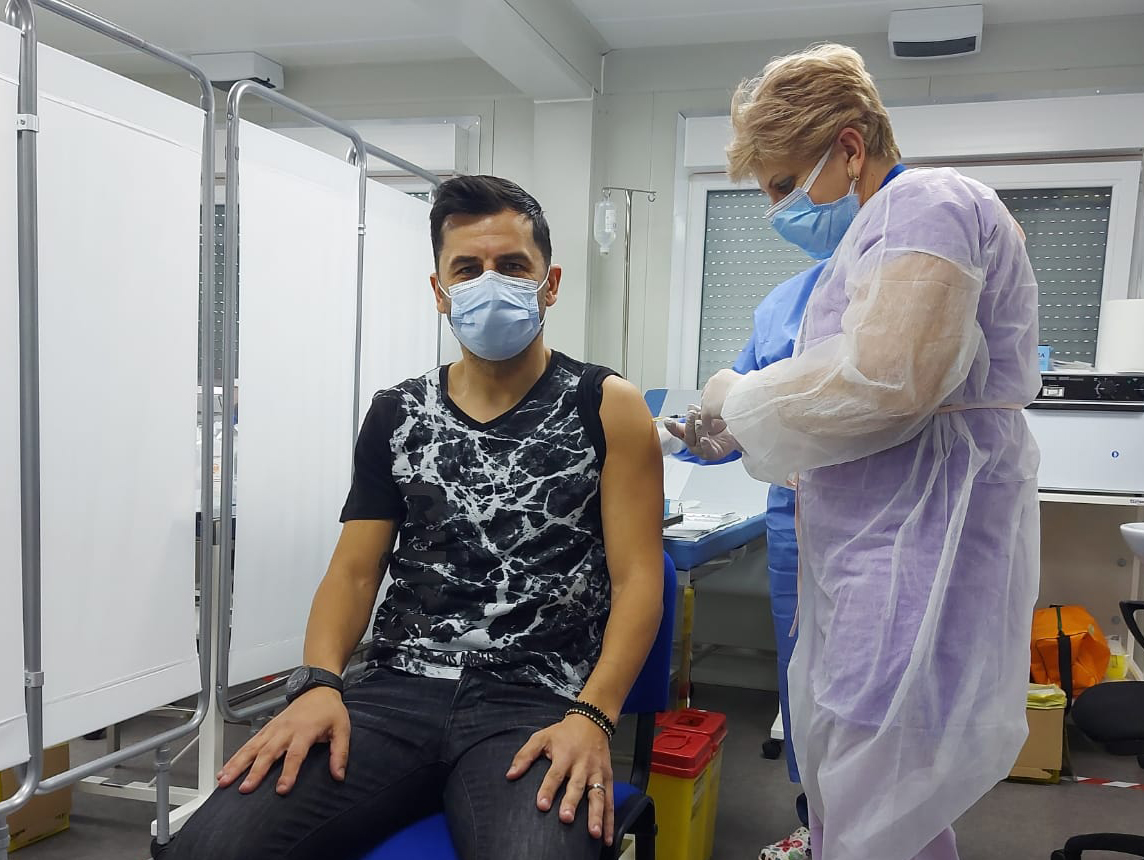 Peste 50% dintre jucătorii din primele trei ligi ale României s-au vaccinat! Un singur arbitru din Liga 1 nu s-a imunizat