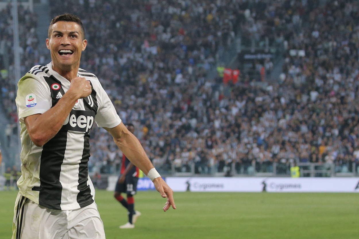 La împlinirea a 124 de ani de existență, Juventus ”i-a făcut statuie” lui Cristiano Ronaldo! Lusitanul, printre legende