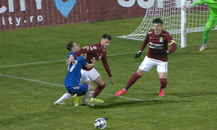 Claudiu Belu-Iordache și Alexandru Raicea, în meciul Rapid - U Craiova 1948 / Foto: Captură Digi Sport