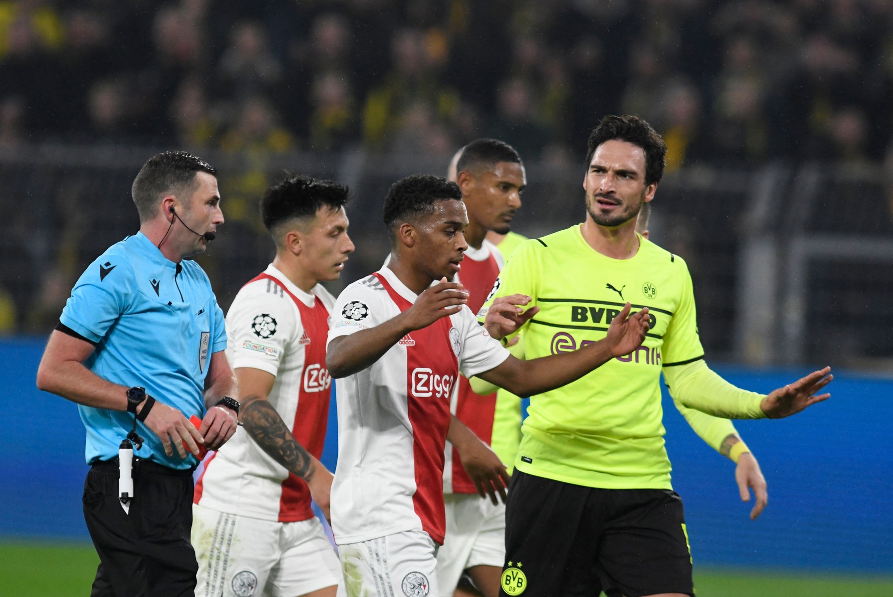 Dortmund - Ajax 1-3. Germanii au jucat mai bine de o oră în inferioritate numerică și au cedat pe final