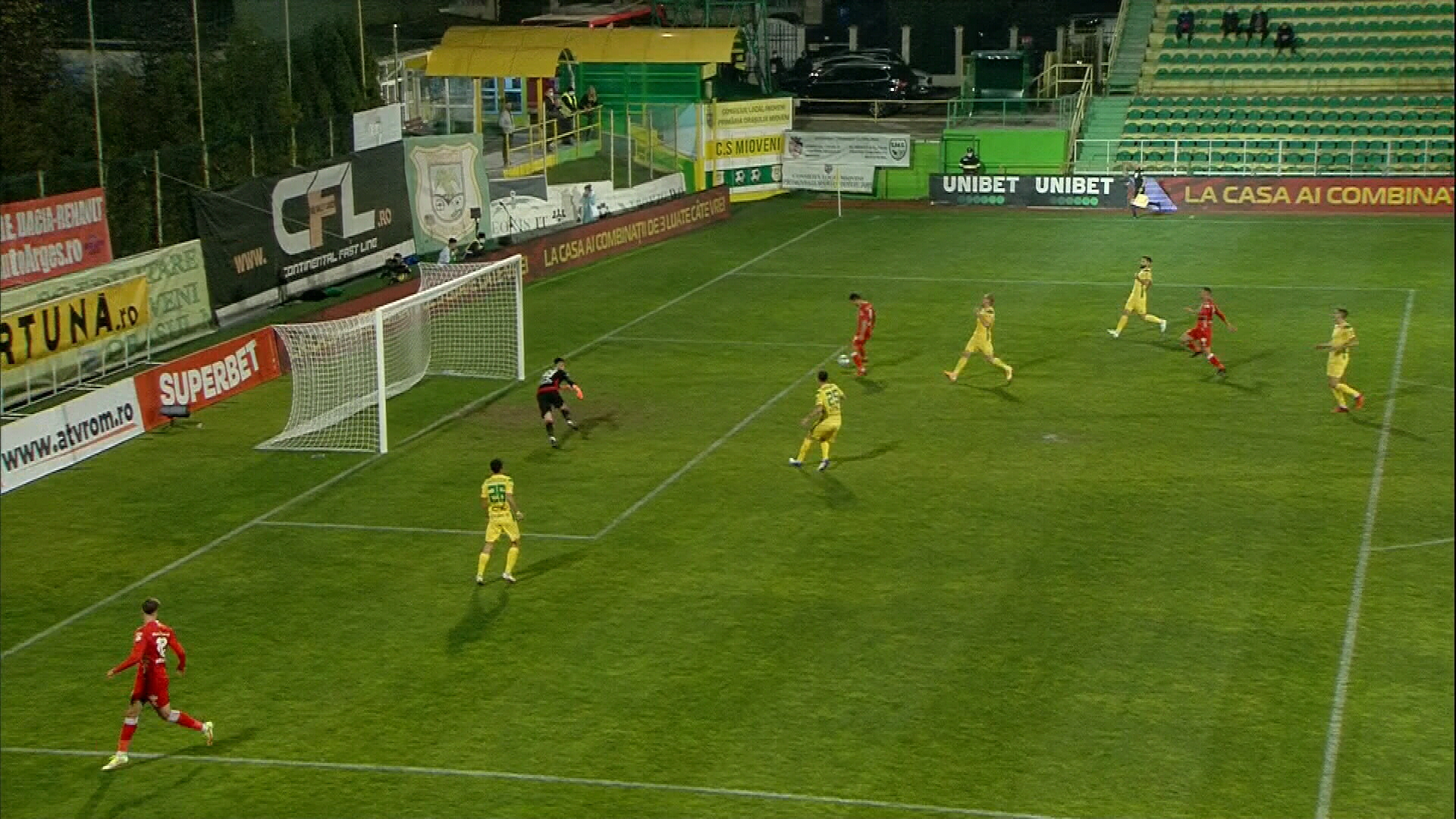 Ce ratare! Dangubic nu a reușit să înscrie cu poarta goală la CS Mioveni - UTA Arad. Reacția lui Laszlo Balint