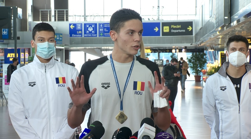Ce a spus David Popovici despre momentul în care a crezut că a încheiat cursa și s-a oprit