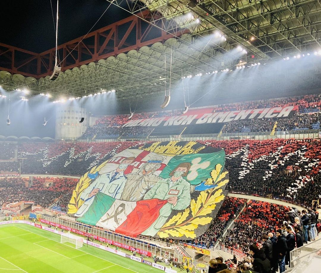 Scenografia care a impresionat Italia! Spectacolul pus la cale de fanii lui Milan. ”Nu uita!”