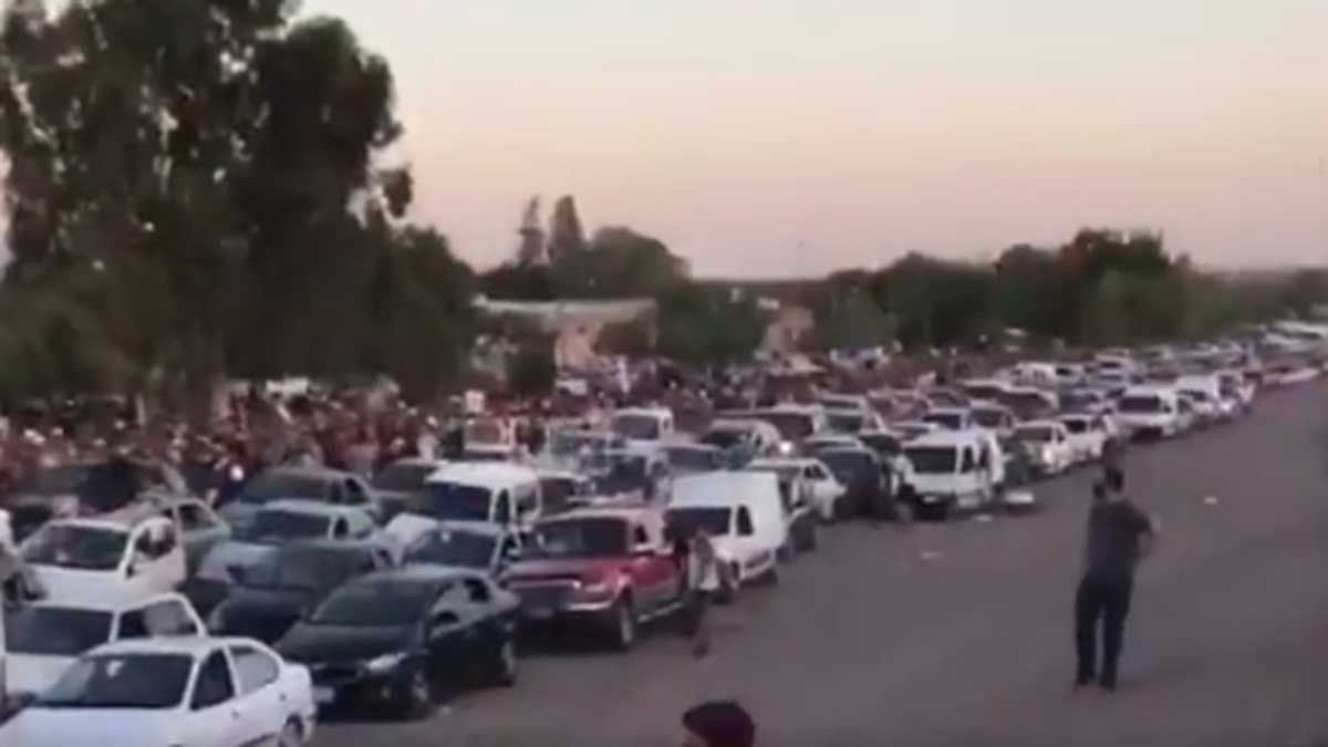 Cozi de 7 km la casele de bilete pentru marele meci Argentina - Brazilia! Zeci de mii de oameni vor să intre pe stadion