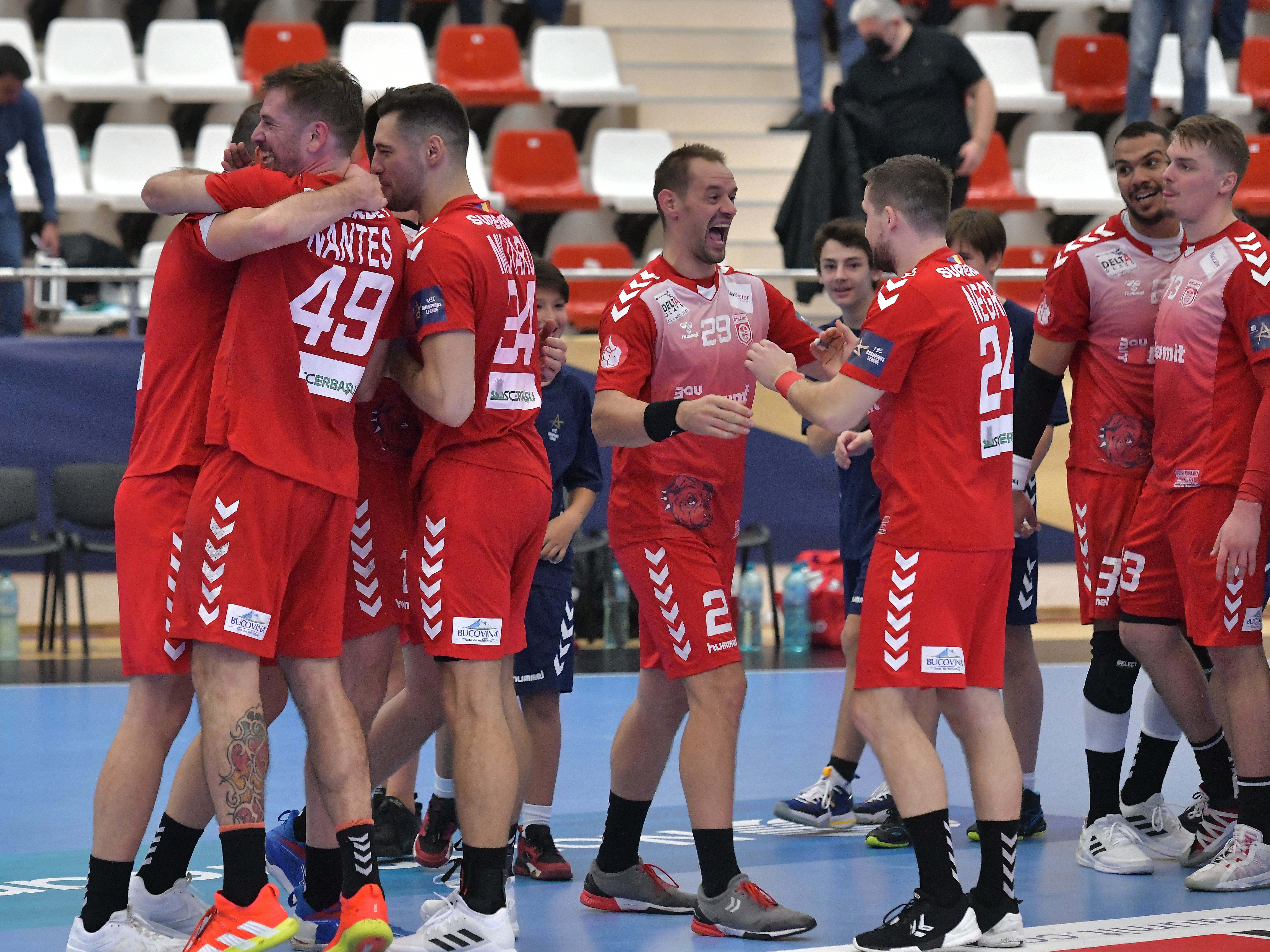 Flensburg - Dinamo, ACUM pe Digi Sport 2, în Liga Campionilor la handbal. Egalitate la pauză