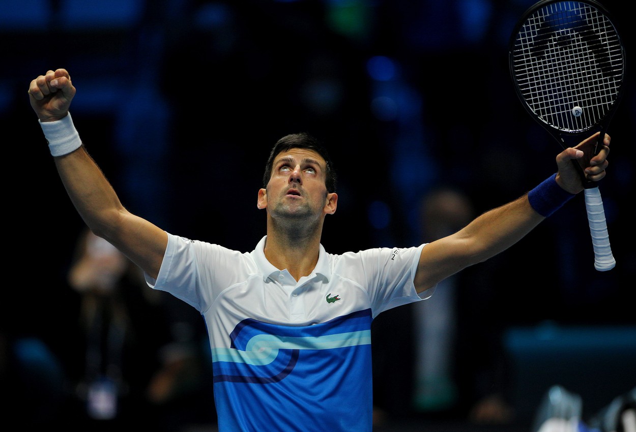 Novak Djokovic s-a calificat în semifinalele Turneului Campionilor, după victoria cu numărul 50 din 2021