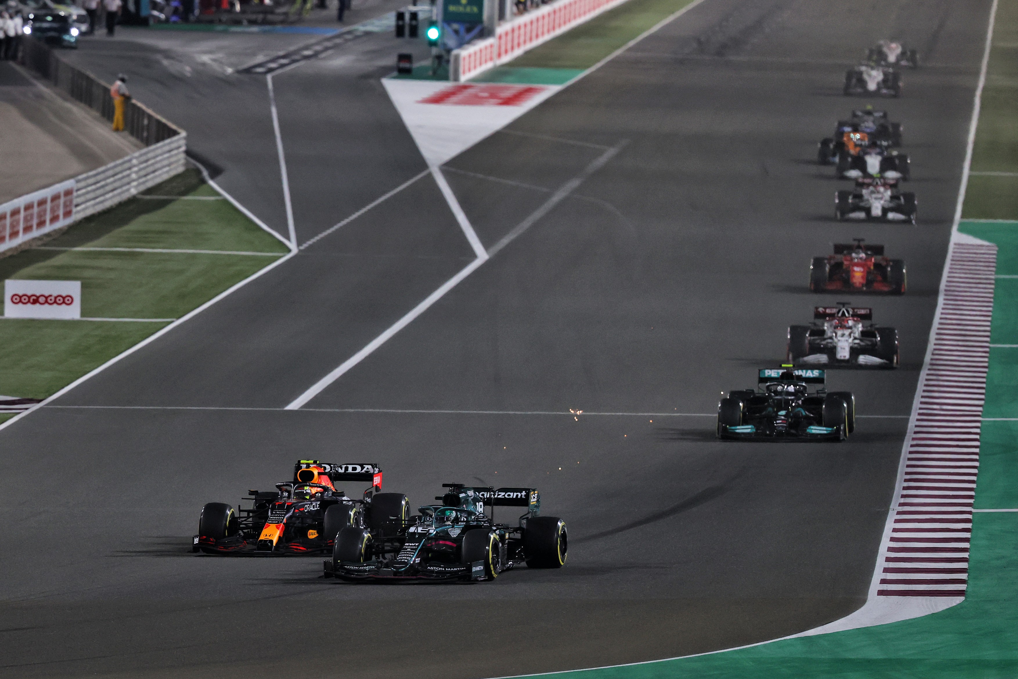 Lewis Hamilton a câștigat Marele Premiu din Qatar. Verstappen, pe 2, rămâne lider în clasament. Surpriză mare pe 3