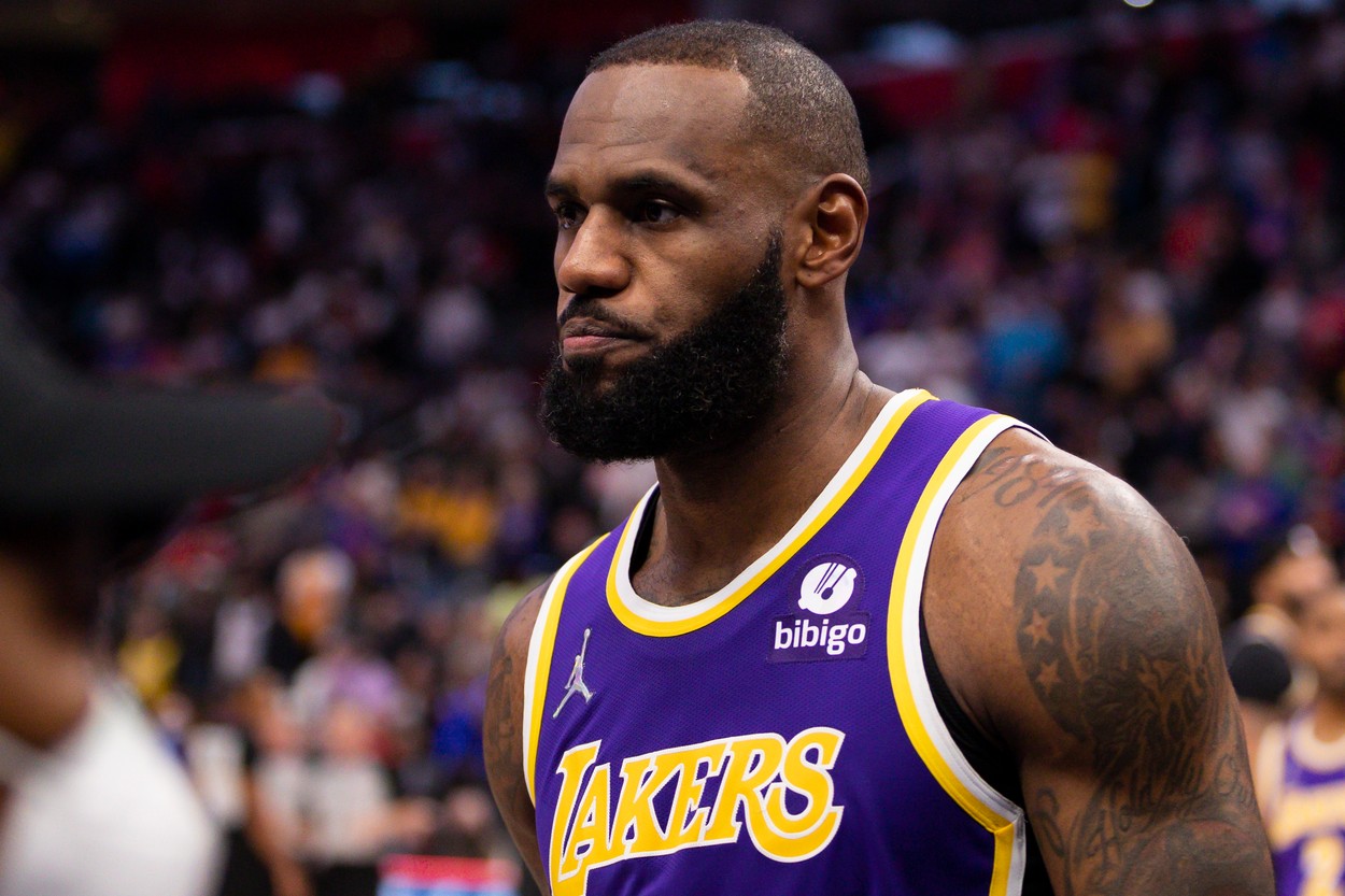 LeBron James și-a aflat pedeapsa după ce și-a lovit cu cotul un adversar! ”Victima” sa a primit o sancțiune mai aspră