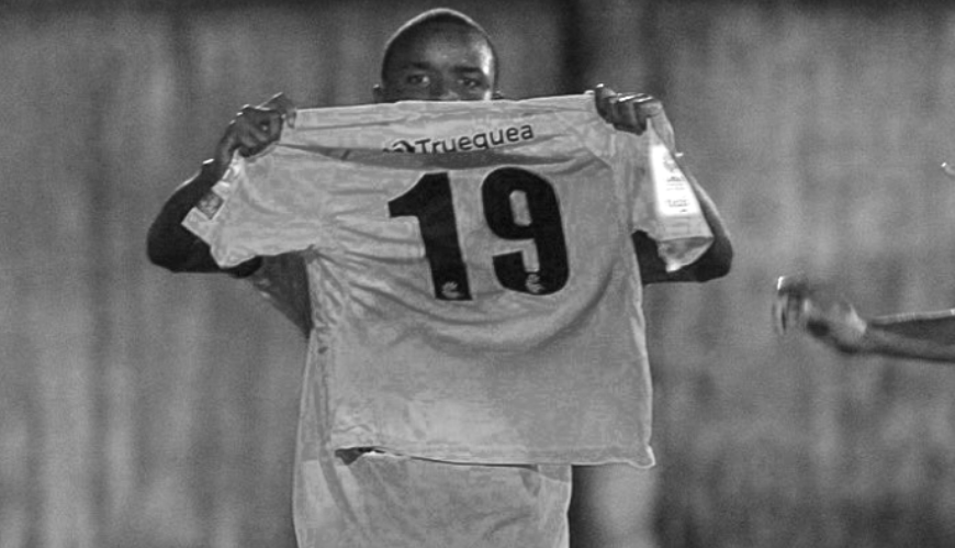 Tragedie în fotbal! Un jucător a murit la doar 27 de ani. ”Era acasă când a început să se simtă rău”