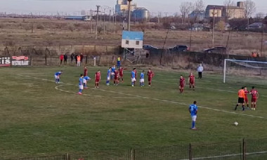 Bănel Nicoliță, pregătit să execute o lovitură liberă în CS Făurei - Viitorul Ianca / Foto: Captură Youtube@religiasportului