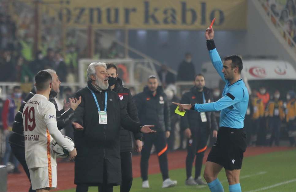 Criză de nervi a lui Marius Șumudică în meciul cu Galatasaray! Ce a făcut după eliminare