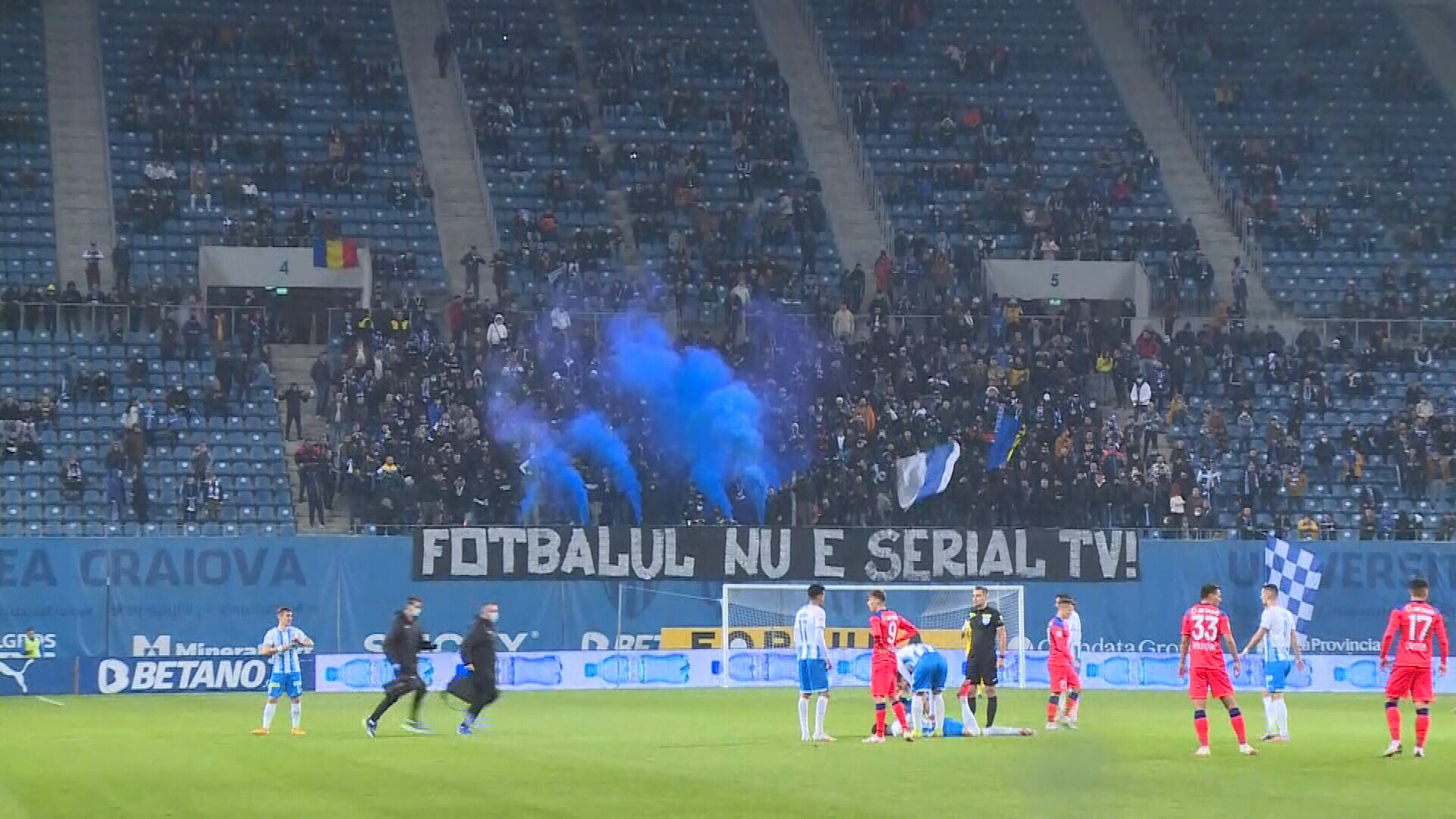 Suporterii Universității Craiova, show la meciul cu FCSB! Ce mesaj le-au transmis autorităților