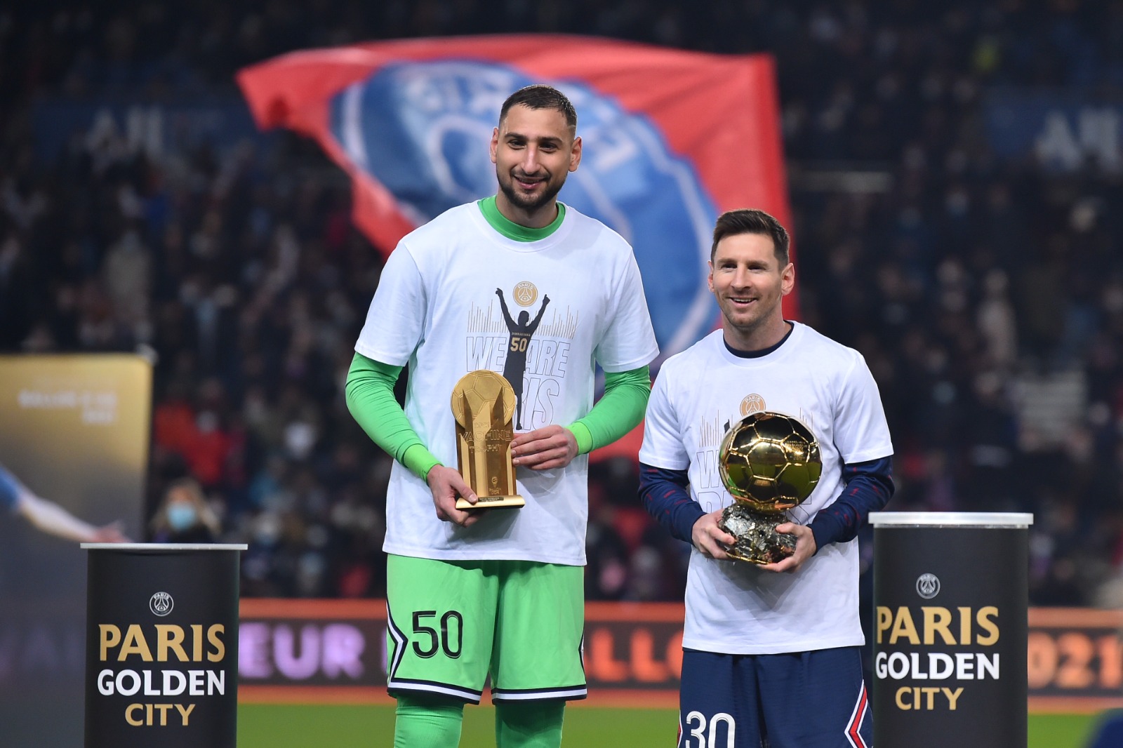 Ceremonie specială pe “Parc des Princes”. Messi și Donnarumma au prezentat trofeele primite