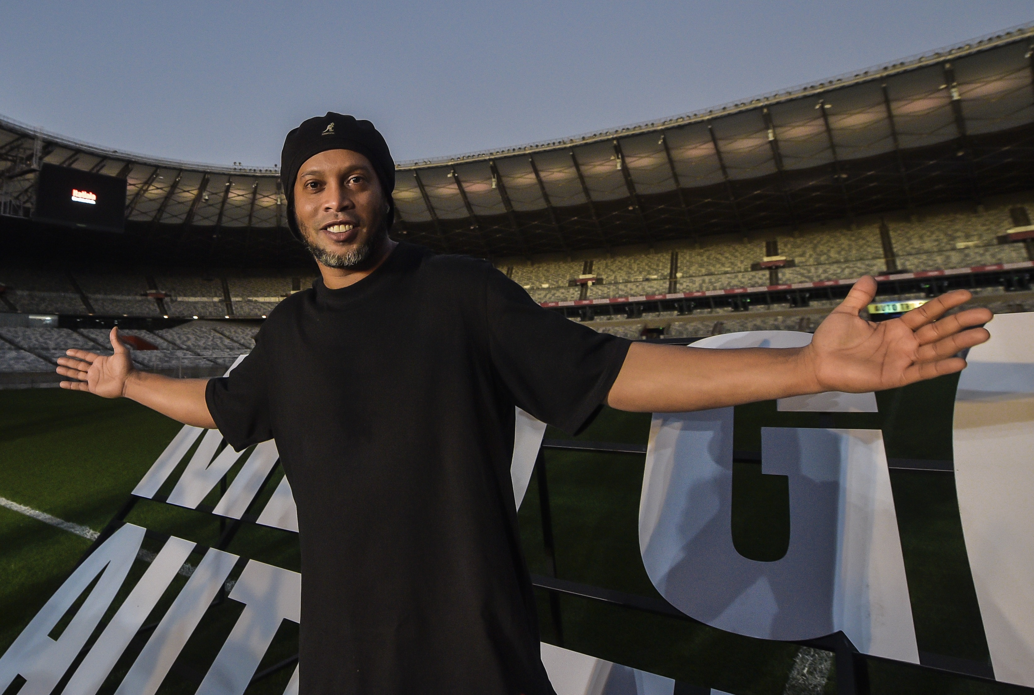 Scărița lui Ronaldinho din ultimul meci amical l-a făcut pe un coechipier să i se închine chiar pe teren