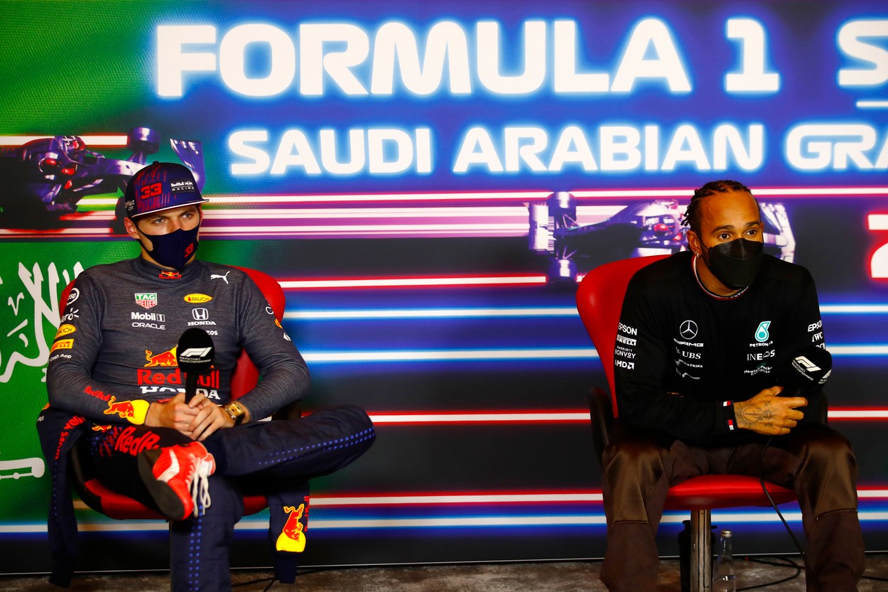 Max Verstappen i-a răspuns imediat lui Lewis Hamilton