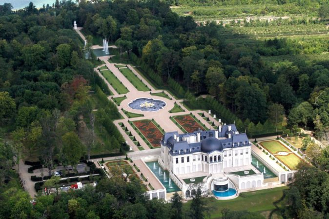 Cum arată ”cea mai scumpă casă din lume”, castelul de 270 de milioane de euro cumpărat de patronul lui Newcastle