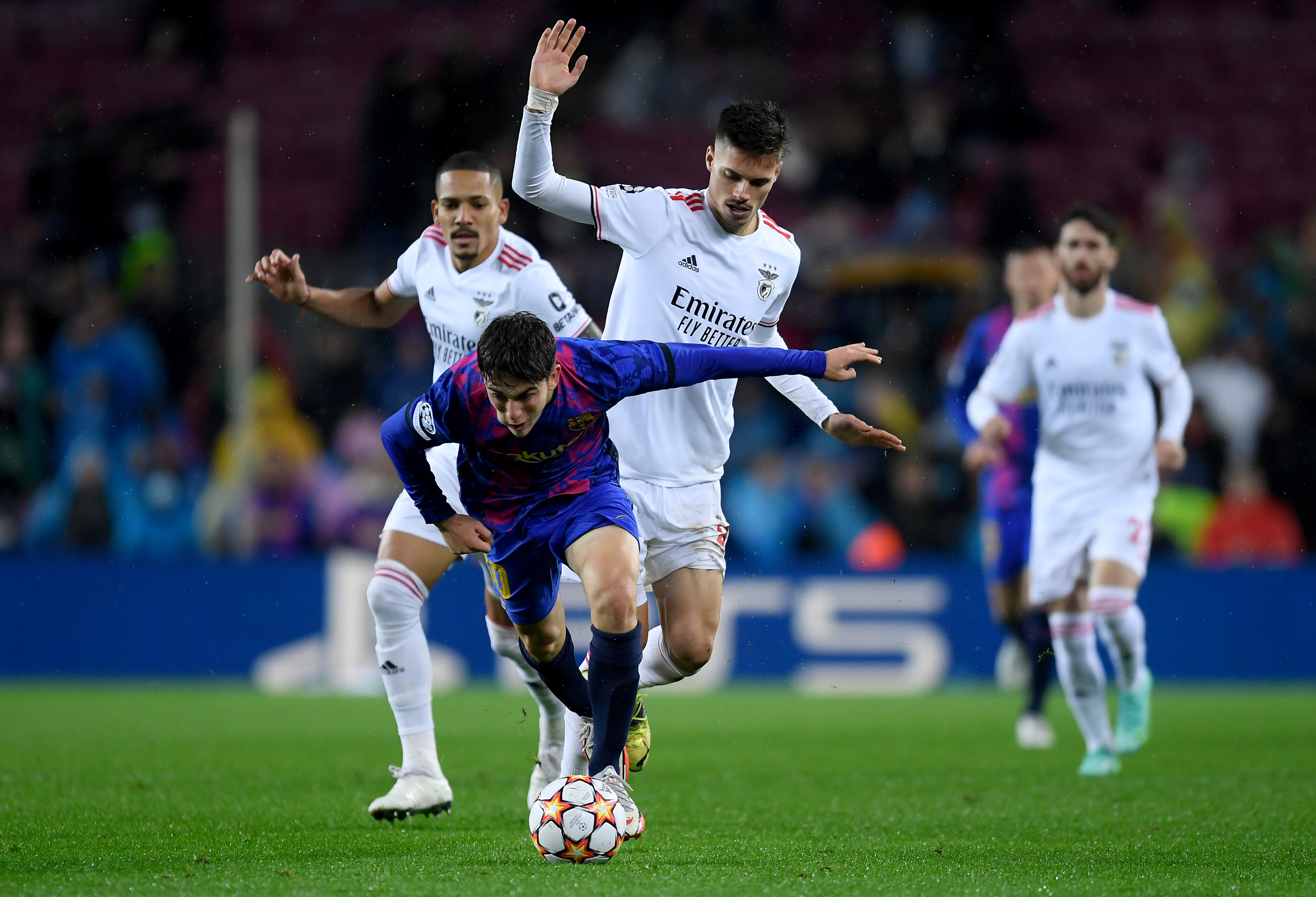 Chelsea vrea să "torpileze negocierile". Barcelona își poate pierde puștiul pe care Xavi îl consideră "de neatins"