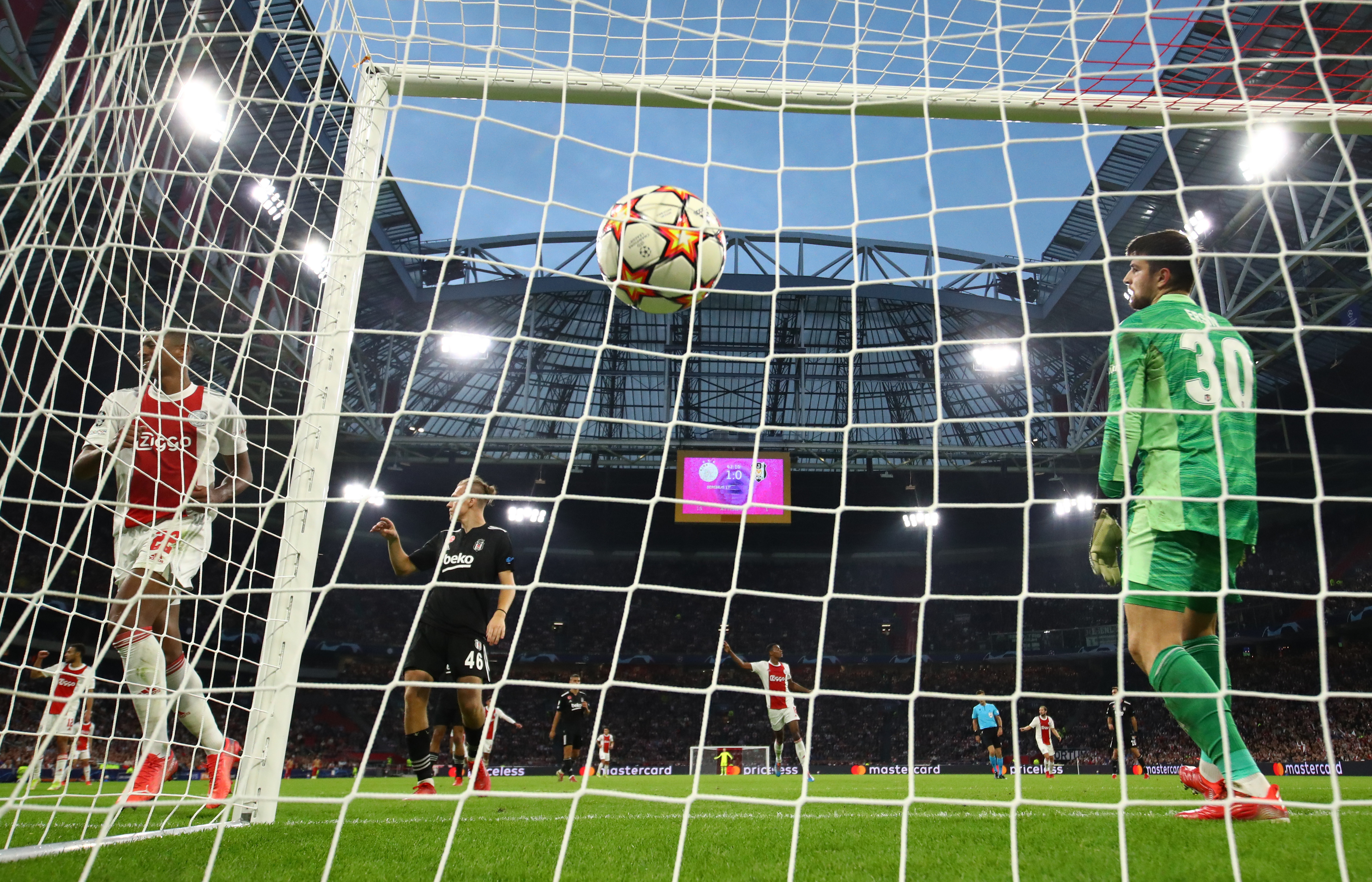 Sebastian Haller, omul-record în UEFA Champions League! Performanțe fără precedent ale atacantului lui Ajax