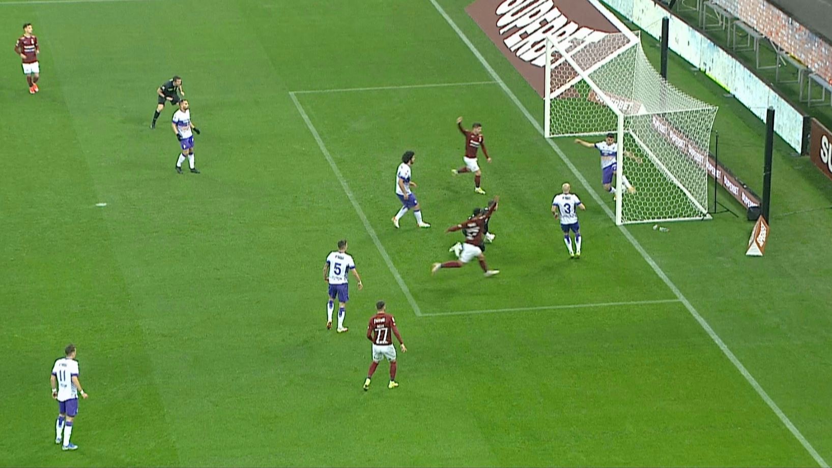 Moment controversat la Rapid – FC Argeș! Iasmin Latovlevici, aproape de autogol
