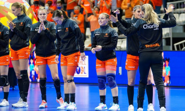 TORREVIEJA, SPAIN - DECEMBER 9: Team of the Netherlands during the 25th IHF Women's World Championship match between Netherlands and Romania at Palacio de Deportes de Torrevieja on December 9, 2021 in Torrevieja, Spain (Photo by Henk Seppen/Orange Picture
