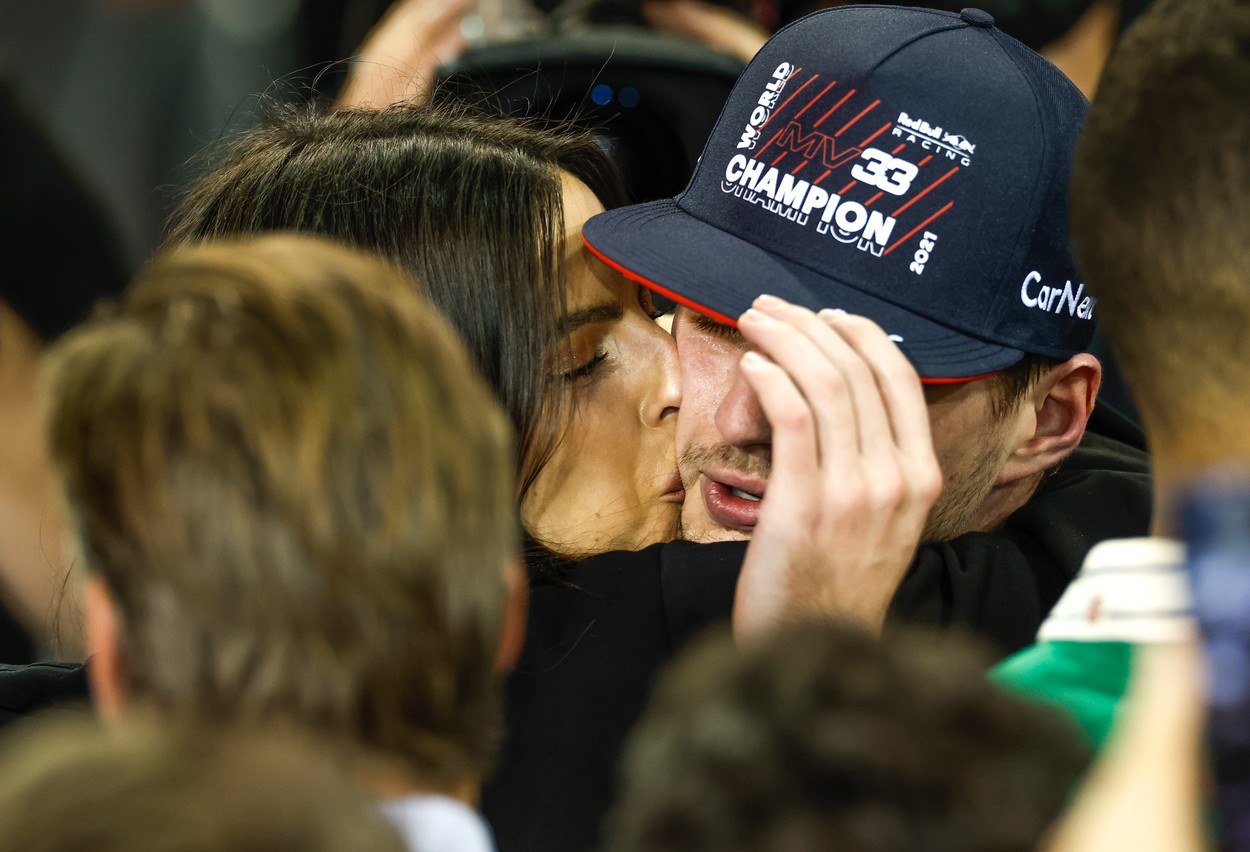 Mesajul postat de iubita lui Max Verstappen a devenit viral! Cum a trăit modelul brazilian finala "nebună" din Formula 1
