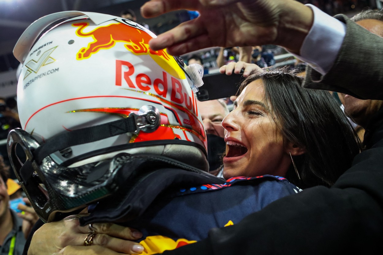 Lacrimi de fericire. Ea este femeia din spatele noului campion mondial din Formula 1, Max Verstappen