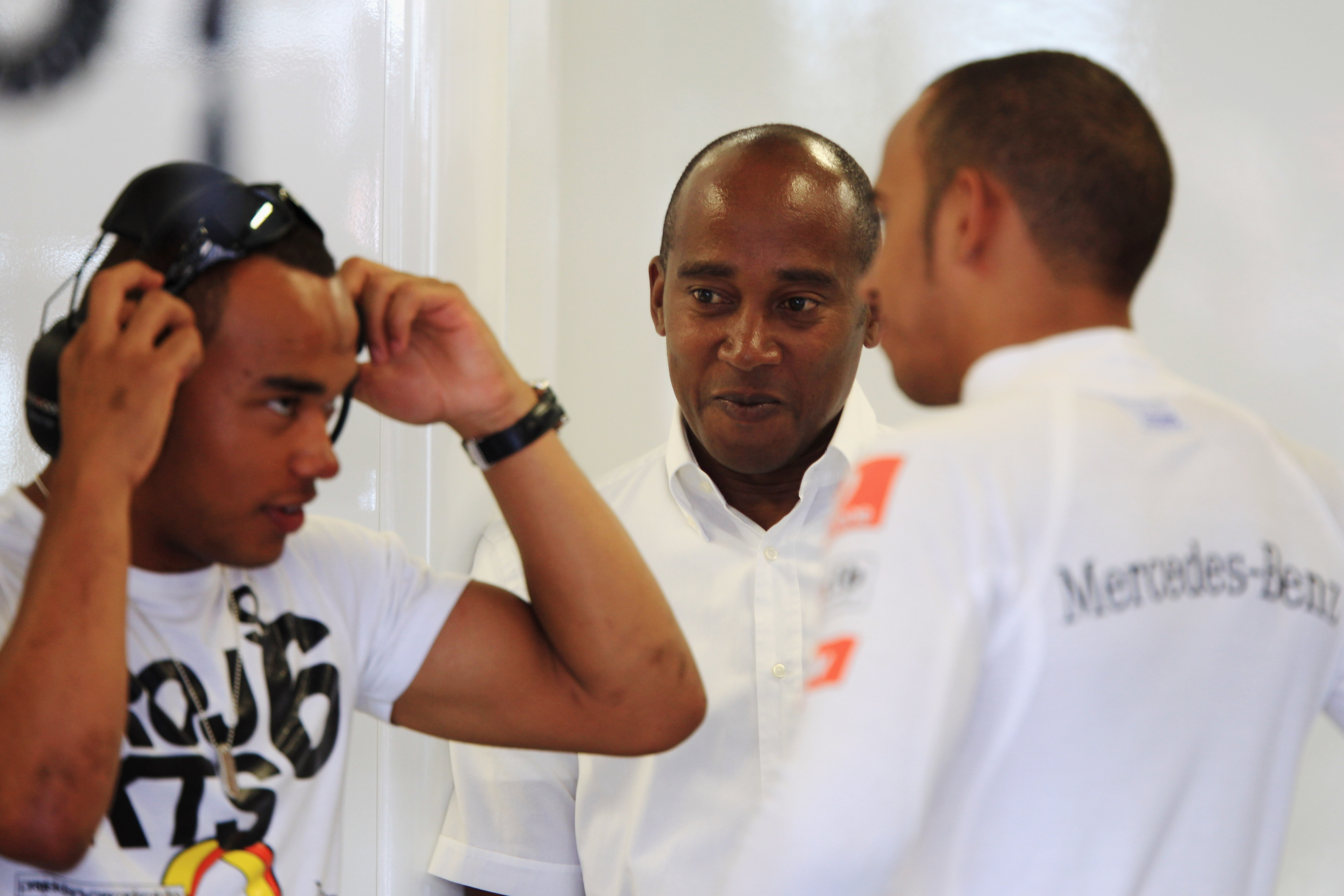 Fratele lui Lewis Hamilton și-a ieșit din fire după ce Verstappen a devenit campion mondial. Ce a putut să declare