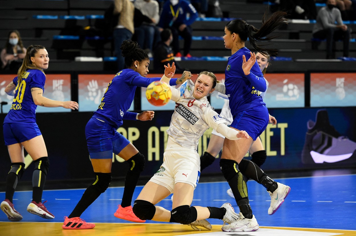 Danemarca - Brazilia 30-25, în sferturile CM de handbal feminin. Spania - Germania, 21:30, Digi Sport 3