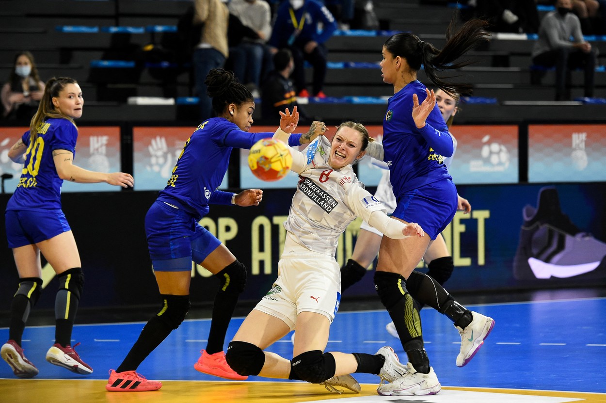 Danemarca - Brazilia 21-18, ACUM, pe Digi Sport 3. Start în sferturile CM de handbal feminin