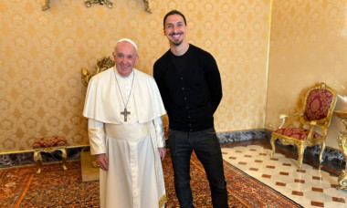 Zlatan Ibrahimovic, alături de Papa Francisc / Foto: Twitter@Ibra_official