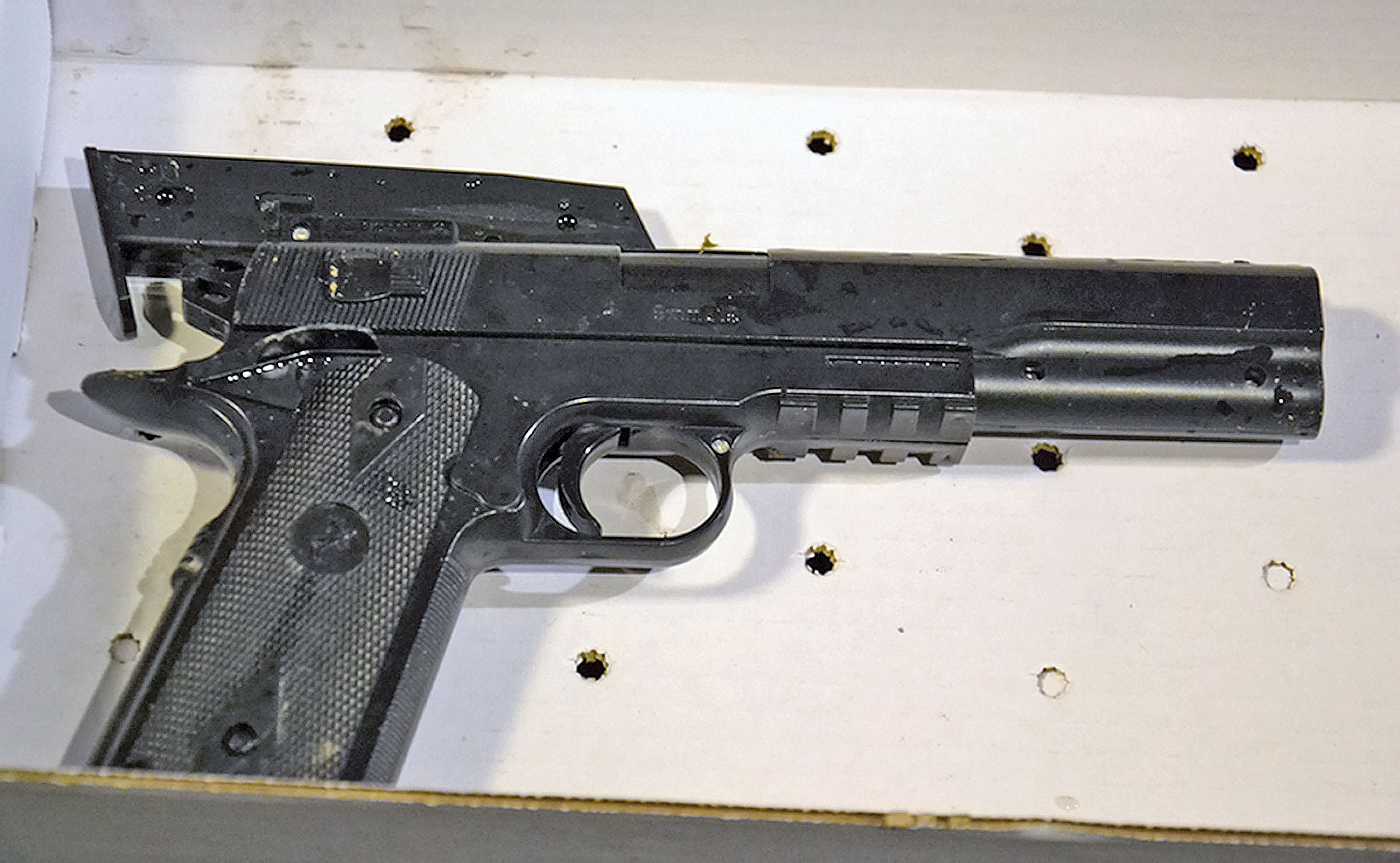 Probleme înainte de FCSB - Rapid: a fost găsit un pistol de tip airsoft în incinta stadionului